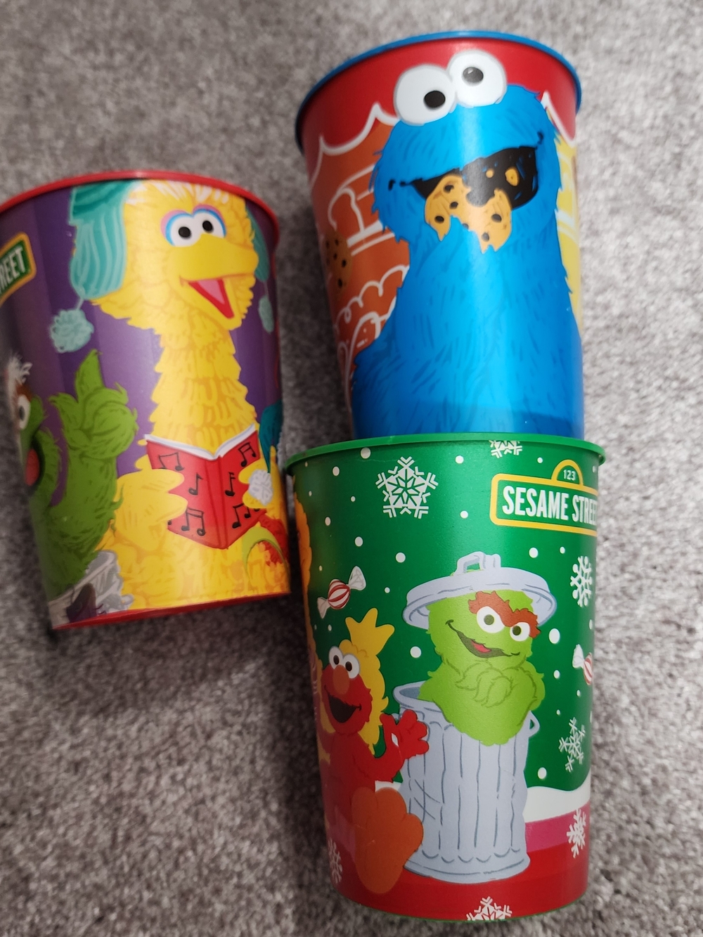 Sesame Street Holiday Green Oscar & Elmo Party Cups - Pack
